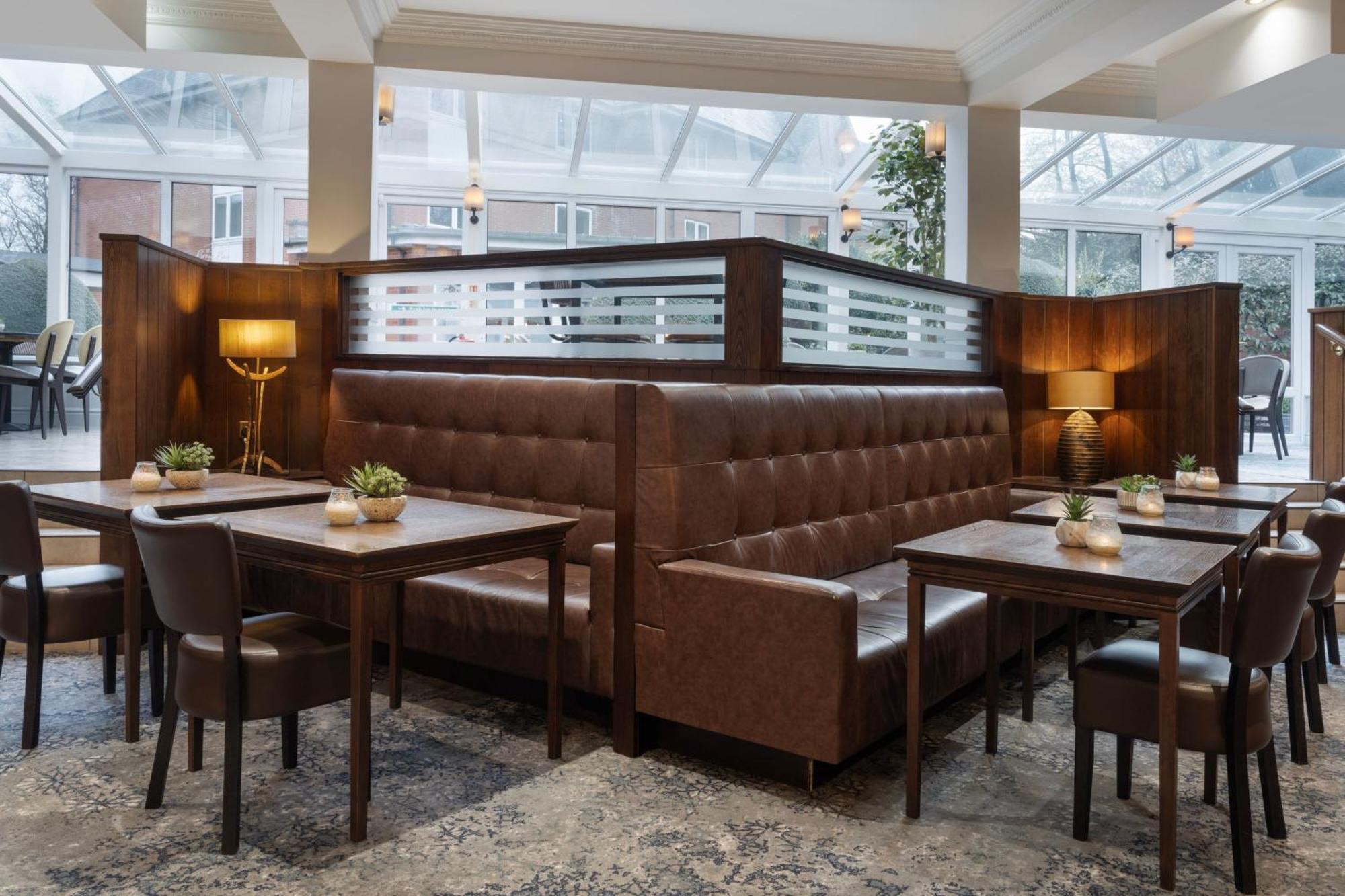 Delta Hotels By Marriott Preston Престън Екстериор снимка