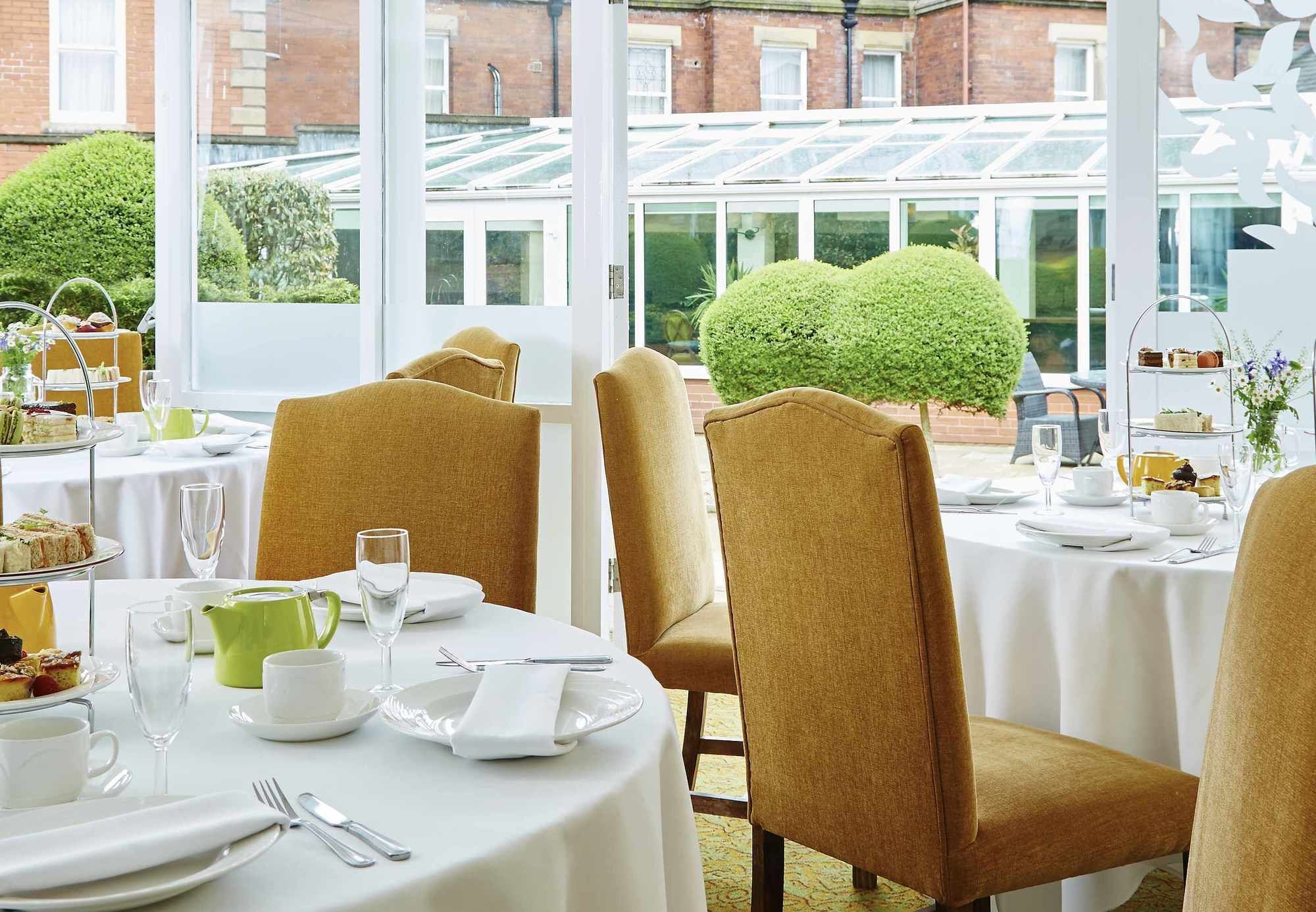Delta Hotels By Marriott Preston Престън Екстериор снимка